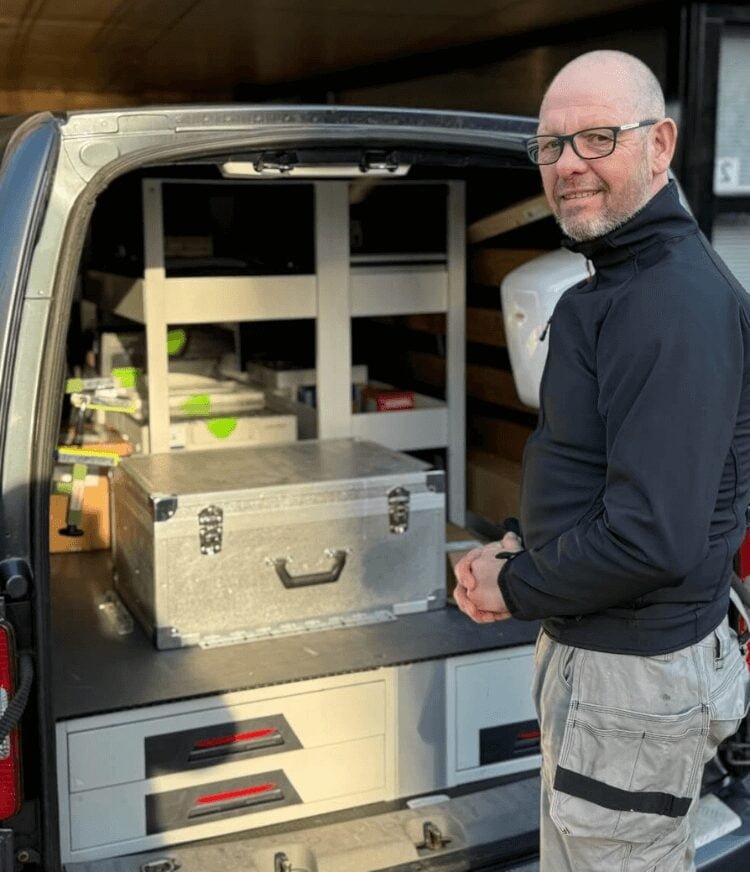 Slotenmaker aan het werk